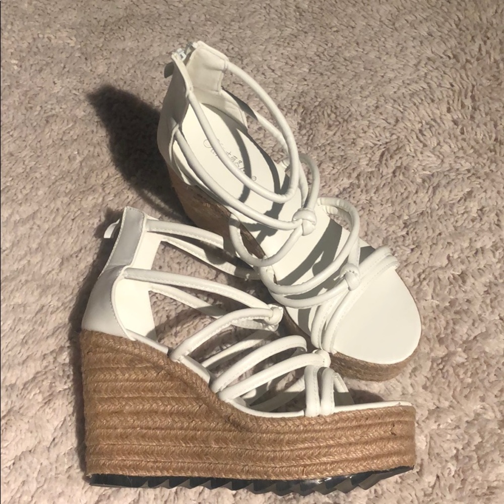 Absolutely NEW platfrorm shoes !